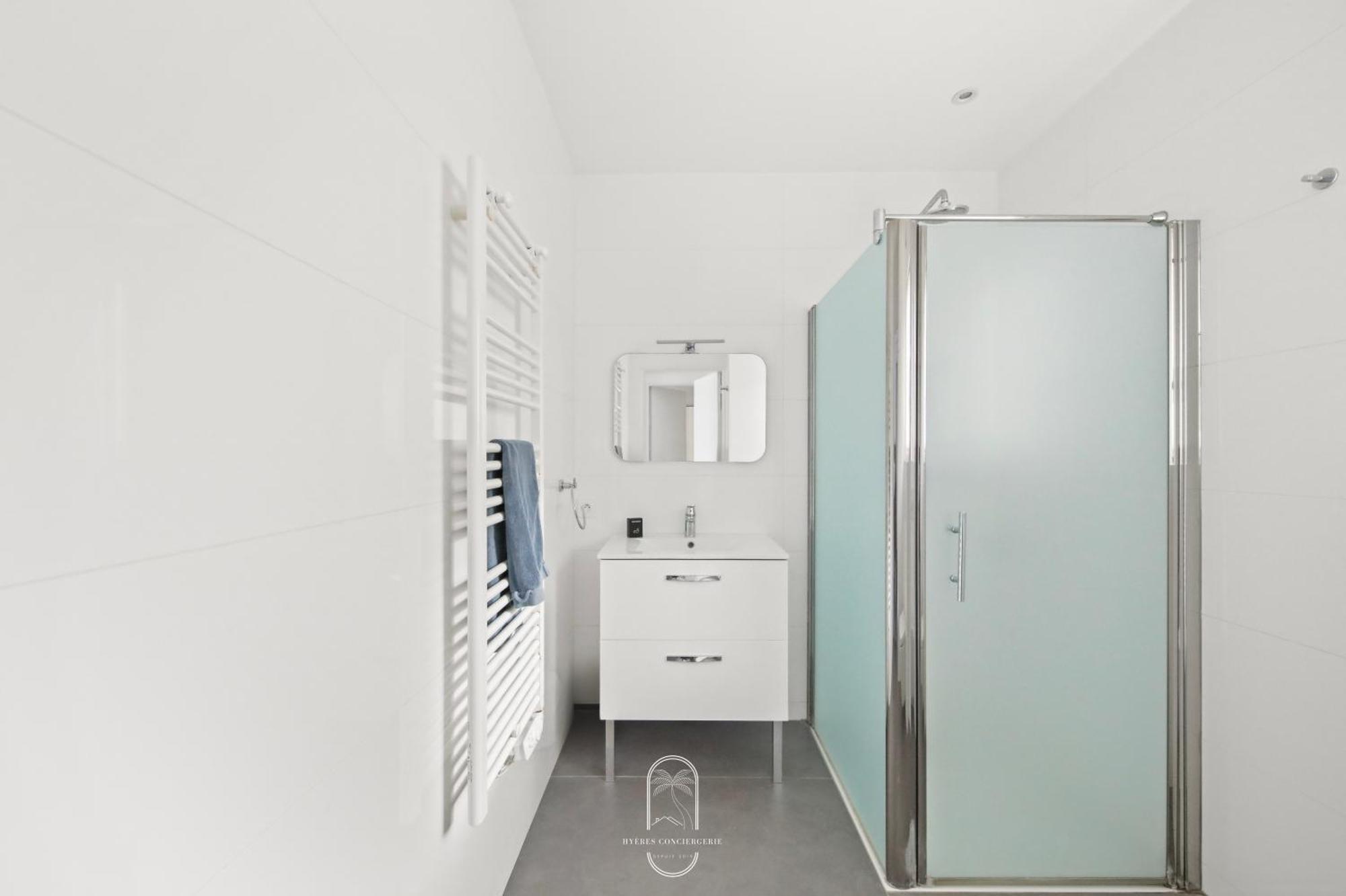 Villa Antoine Appartement Rdj Vue Mer Clim Wifi Parking Plage 50M La Garonne Le Pradet Exterior foto